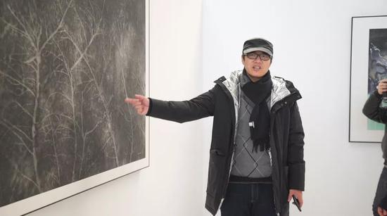 ▲王春辰(中央美术学院教授、央美美术馆副馆长)