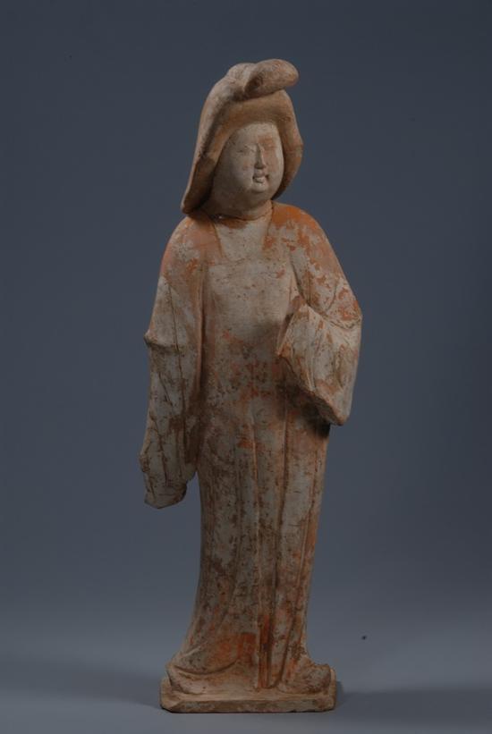 图三 惠陵粉彩女俑