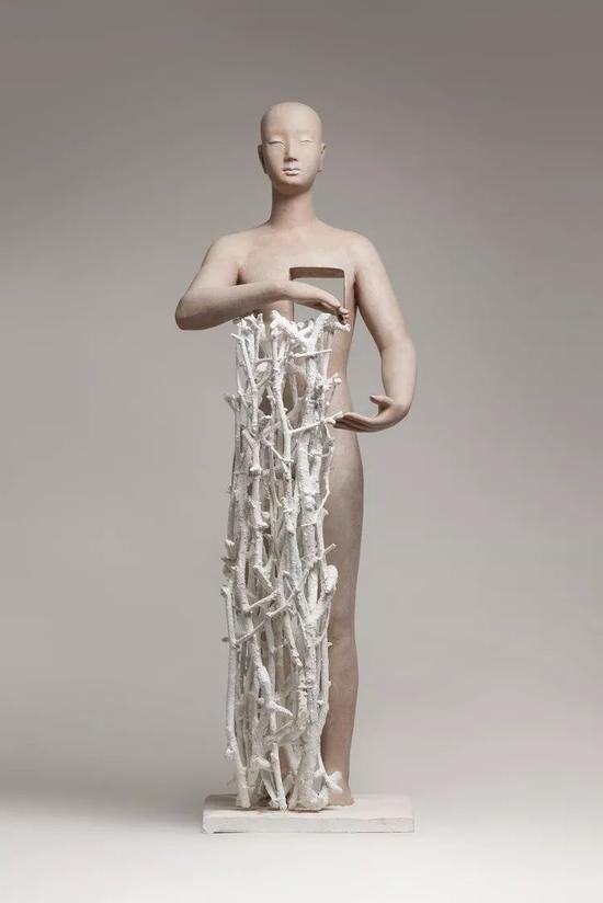 曹云《合系列之平衡》100×30×330cm 综合材料 2011