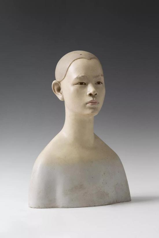 《女孩儿—3》48x35x22cm 青铜 2016年