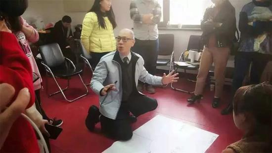(张晓华老师实操教学员做一个情景剧剧目情节的延伸)