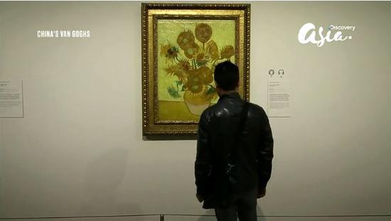 小心翼翼地看着眼前真正的《梵高自画像》,喃喃自语: