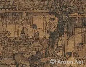 “孙羊正店”外放了很多酒桶,对外批发