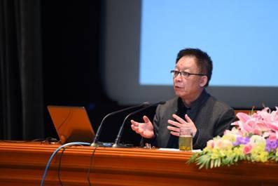 主讲人:著名学者易中天先生
