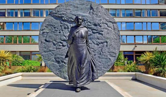 图:伦敦圣托马斯医院的玛丽·西柯尔(Mary Seacole)雕像