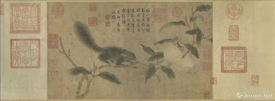 元代钱选《桃枝松鼠》紙本设色 卷26.3x44.3公分,现藏于台北故宫博物院