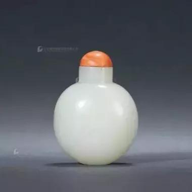 名 称:白玉留皮烟壶
