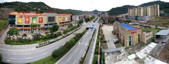 参考图4