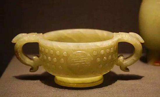 玉容器及玉杯 明,16-17世纪