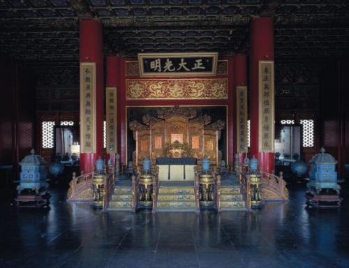 (故宫乾清宫内景 图片来源:故宫博物院网站)