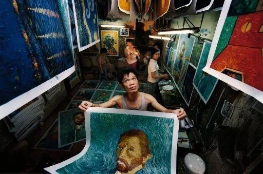 ▲赵小勇“专画梵高”,7年间共画梵高作品10万余幅。
