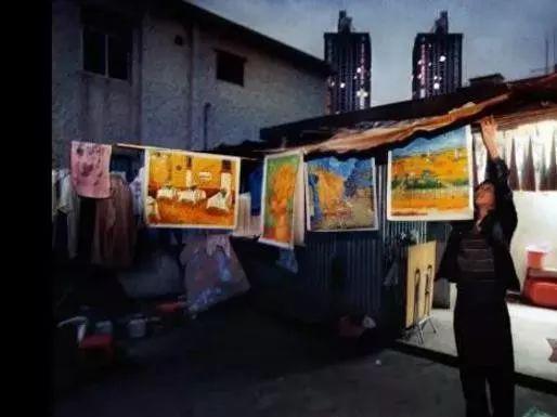 在大芬村,画的好决定有没有订单,画的快则决定订单多少。