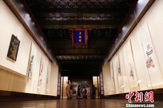 “故宫博物院藏吴昌硕书画篆刻特展”文华殿内景 杜洋 摄