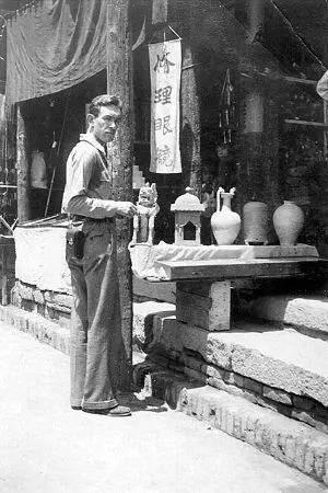 希克曼在河南洛阳文物市场(1932)