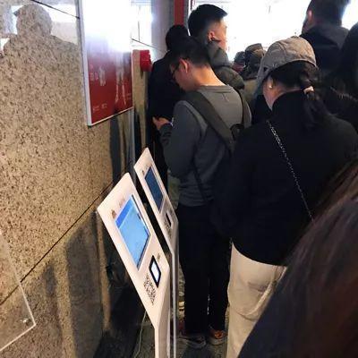 ↓排队入场,一次入场6人,参观时间5分钟