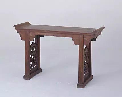 黄花梨双螭纹翘头案 明 高86cm,长147.5cm,宽44cm