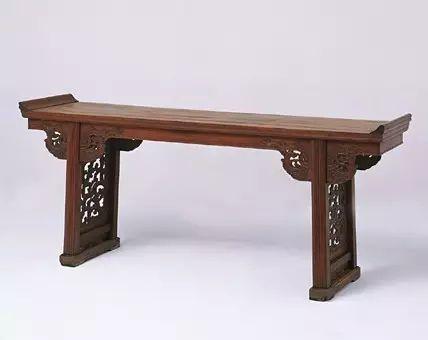 花梨夔凤纹翘头案 明 长225cm,宽53cm,高91cm