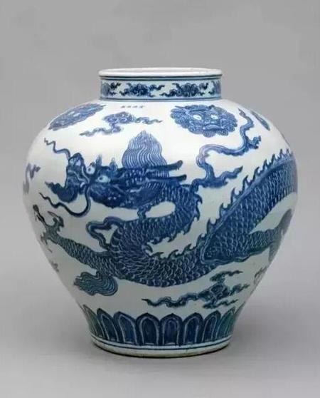 明宣德青花龙纹罐 高48.3cm,直径48.3cm