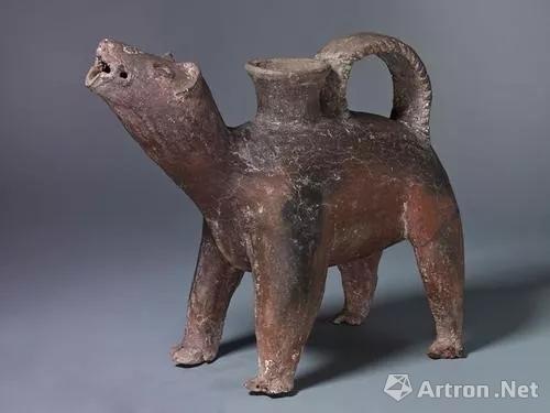 山东胶州三里河遗址所出山东龙山文化(距今约4300~3800年)犬形陶鬶