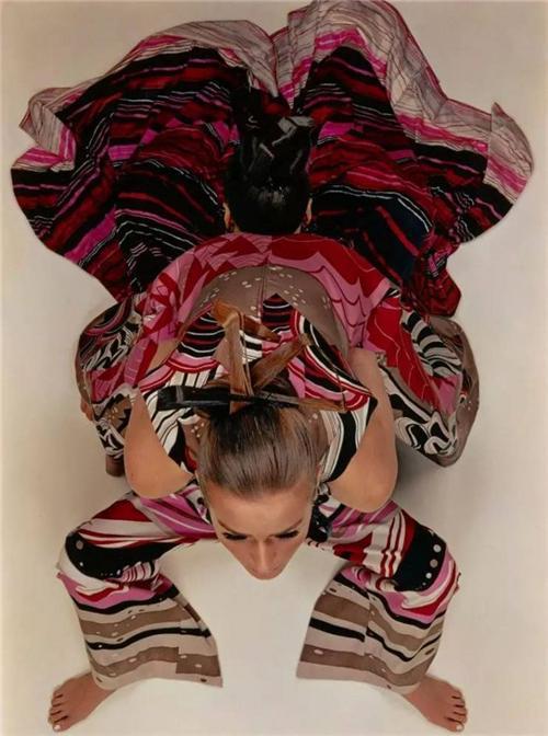 Three figures in silk,1967