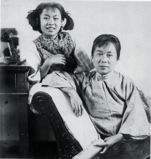 孙慧君和母亲姚淑荣(孙佩苍夫人)