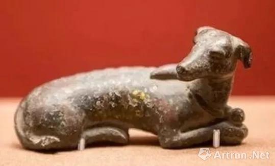 明代铜卧狗