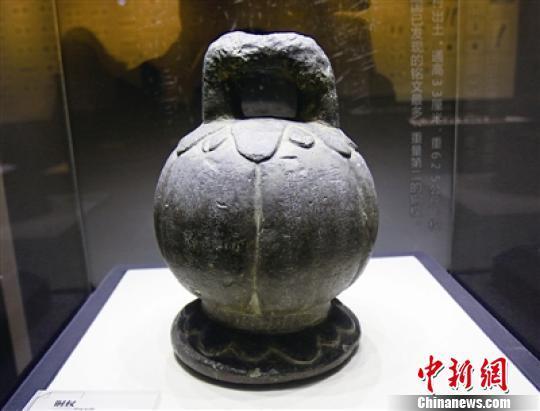 该铜权通高33厘米,重62.5公斤,刻有铭文168字 张啸龙 摄