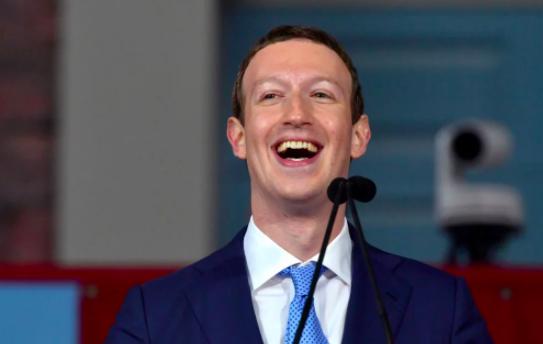 Facebook CEO马克·扎克伯格(Mark Zuckerberg)于2017年4月18日在加州圣何塞举行的Facebook F8开发者大会上的主题演讲。图片:by Justin Sullivan/Getty Images