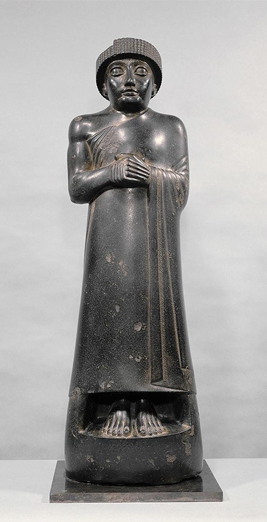 《古地亚》(Gudea),前2120年,玄武岩,高70厘米,巴黎卢浮宫博物馆