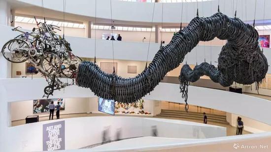 Installation view: Art and China after 1989: Theater of the World。 Solomon R。 Guggenheim Museum, New York, October 6, 2017–January 7,2018。 Photo: David Heald