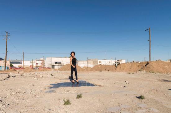 Teresa Margolles,《Dancefloor of the discotheque “La Madelon“ (Pista de baile dela discoteca “La Madelon”)》, 2016。图片: Courtesy of th eartist and LABOR