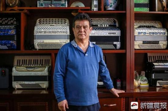 阿克拜尔和他的手风琴收藏品