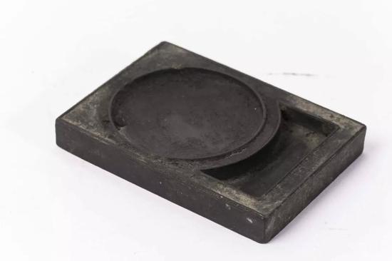 海天旭日砚形墨(清) 8.9x6.3x1.2cm