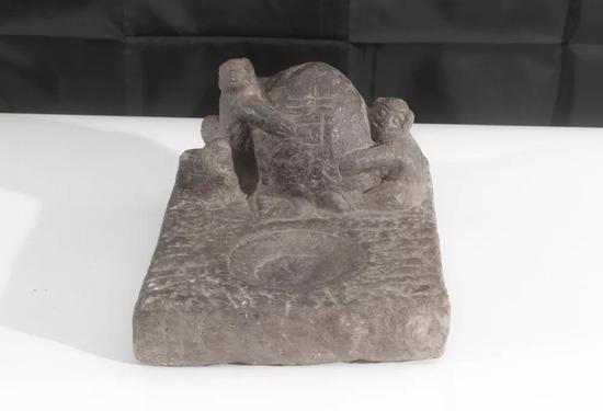 青石雕双猴捧寿字峰圆池砚(元)24x19.3x14cm