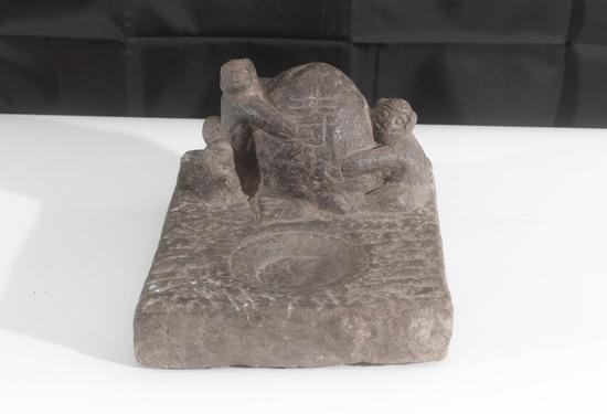 青石雕双猴捧寿字峰圆池砚(元)24x19.3x14cm