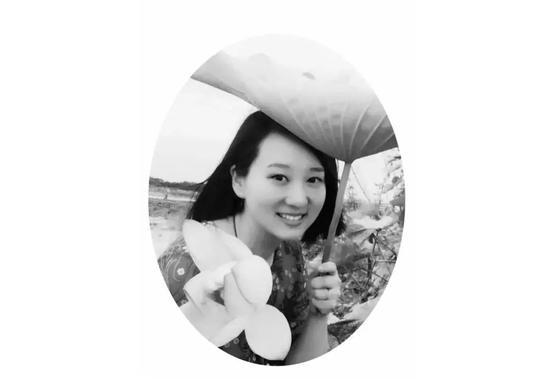 明 媚