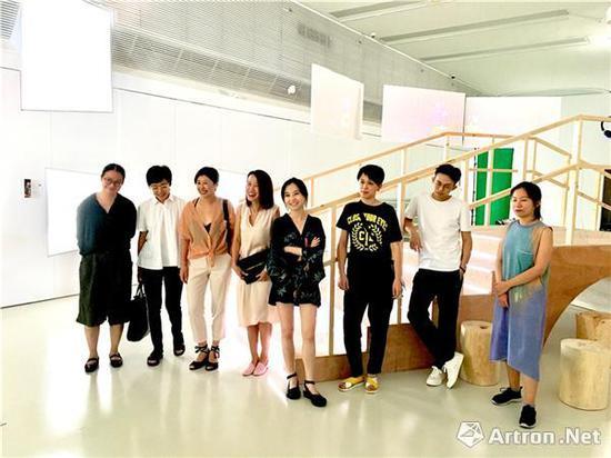 “潘玉良:沉默的旅程”策展人及参展艺术家合影