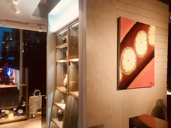如此时髦的艺术展就在芭莎时尚拍在国贸的实体店—时尚廊