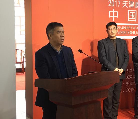 天津画院青创中心主任杨维民介绍展览情况