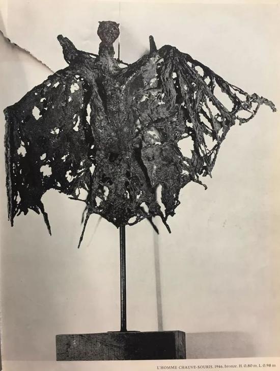 《蝙蝠人》1946年,铜铸。图片来源:日耳曼娜·里奇耶(1904-1959)个展画册,图片致谢:巴黎科兹沃特画廊