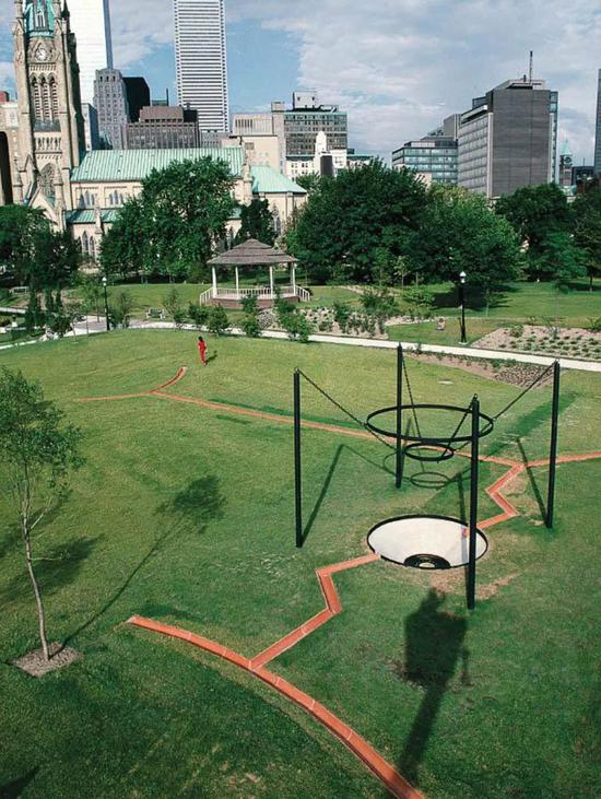 琼﹒玛特(Joan Marter)是一位居住在纽约的艺术史论家和作家。