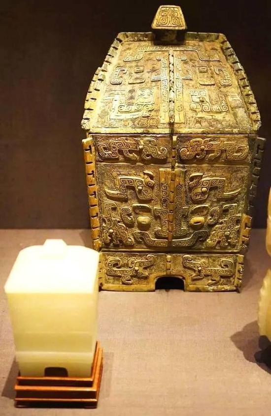 方彝(青铜礼器)及带盖容器