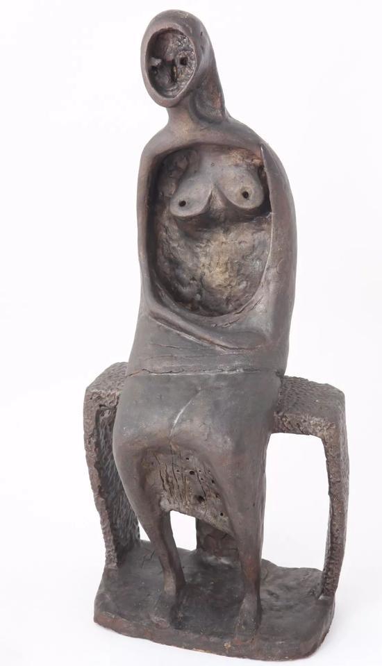 钟泗滨,《女子》,釉料陶器,42.5×20×14cm,1972。图片:致谢亚洲艺术中心