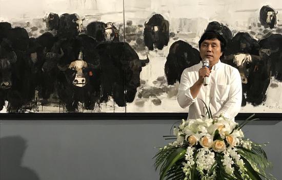 王琨主持开幕式