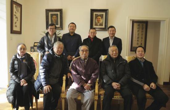 戴泽(前排中),李健(前排左一),田墉(前排左二),徐庆平(前排左四),廖鸿华(前排左五)学生田鸿(后排左二)引荐人:赵宏(后排左一)学生孙超(后排右一)引荐人:王艺龙(后排右二)