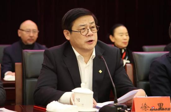 闭幕式由中国美协分党组书记、驻会副主席徐里主持