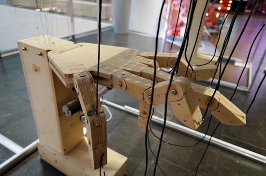 张沐辰展览作品《手》