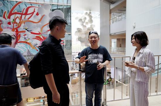 艺术家杨凯、策展人张小涛、王心鹤
