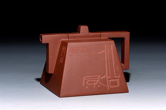 艺术家杨涛作品 山意壶 泥料:底槽清 年代:2014 容量:1200 CC