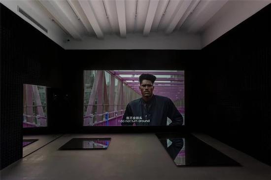 《狂人日记:纽约》,程然,彩色,有声,单屏高清录像,5’11’’,2016-2017,3